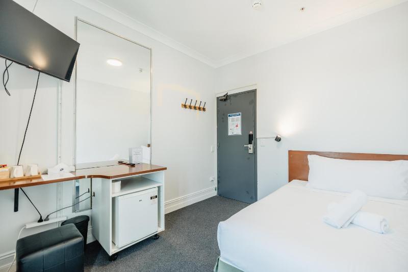 Double Room with Shared Bathroom image 4