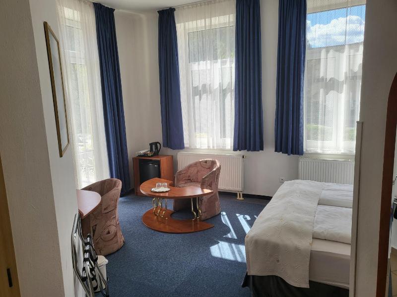 Double Room with Terrace image 3