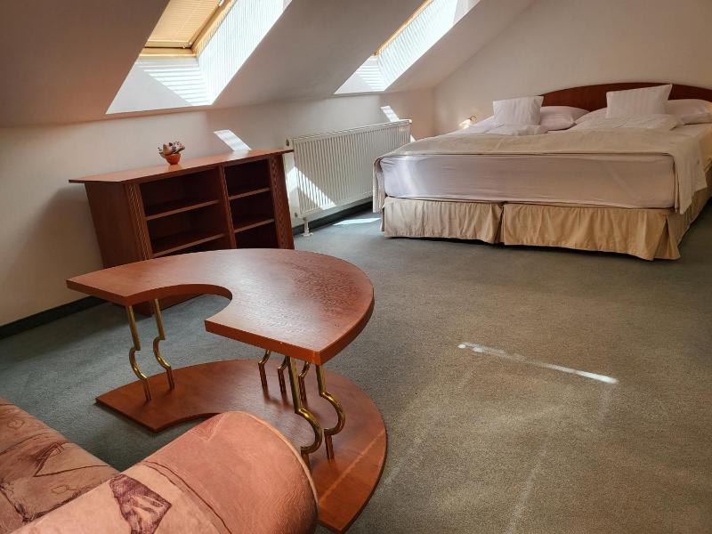 One-Bedroom Apartment image 3