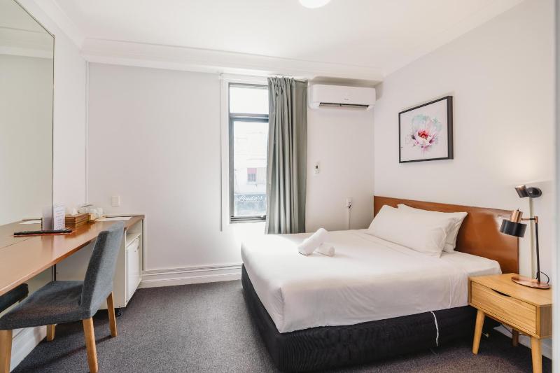 Double Room with Private Bathroom image 1