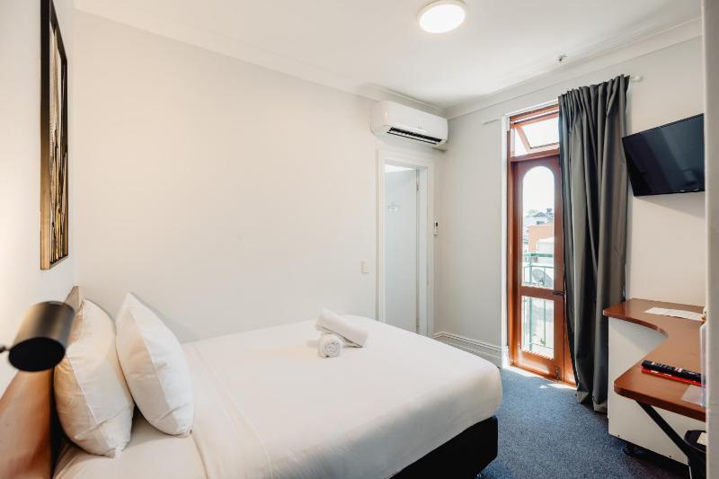 Double Room with Private Bathroom image 4