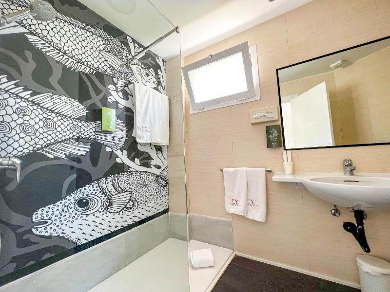 Twin Room image 3