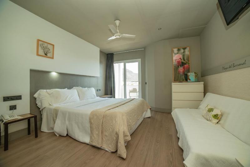 Superior Double Room image 4