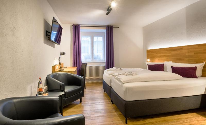 Large Double Room image 3