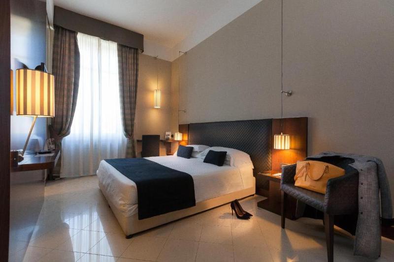 Standard Double Room image 3