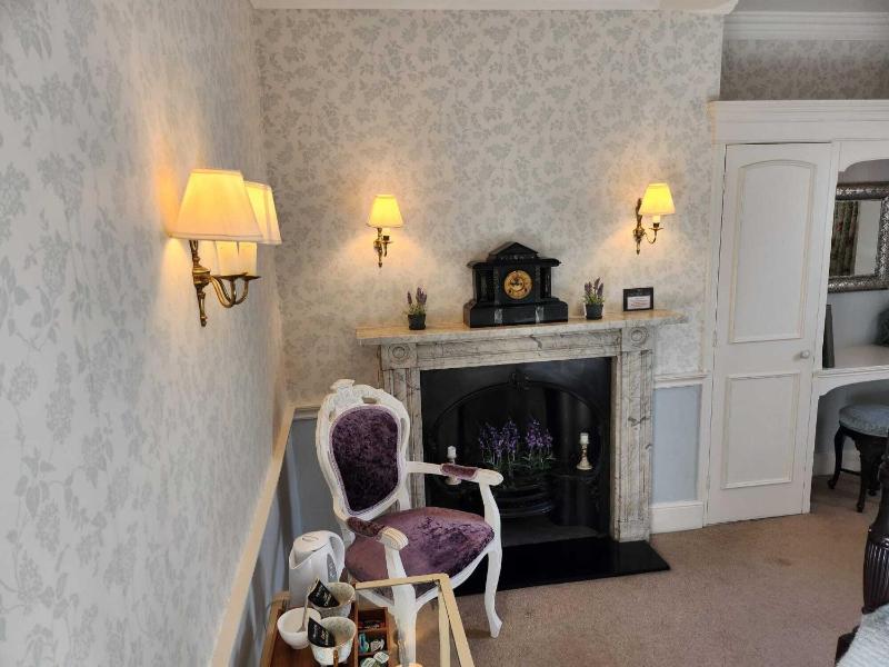 Deluxe Double Room with Bath image 3