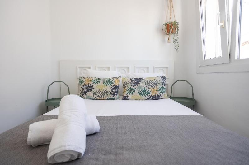 Double Room with Shared Bathroom image 3