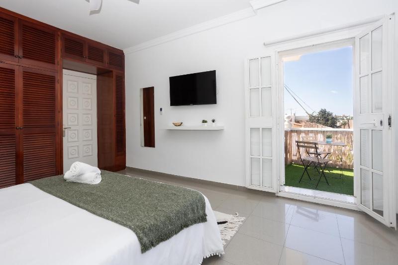 Double Room  with Shared Bathroom and Terrace image 1