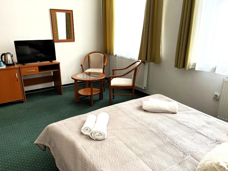 Double or Twin Room image 4
