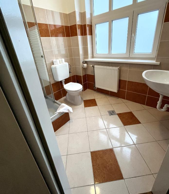 Standard Twin Room image 3
