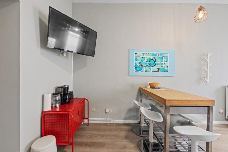 One-Bedroom Apartment image 3