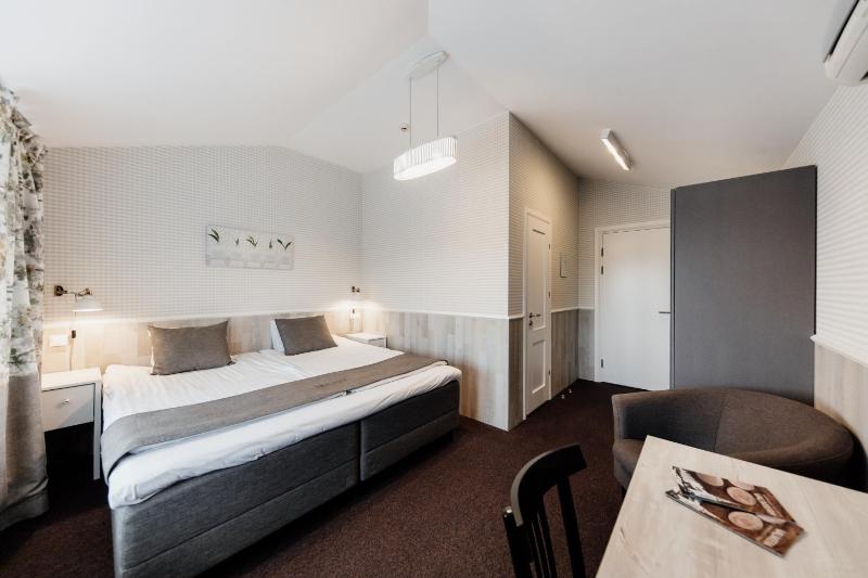 Double or Twin Room image 3