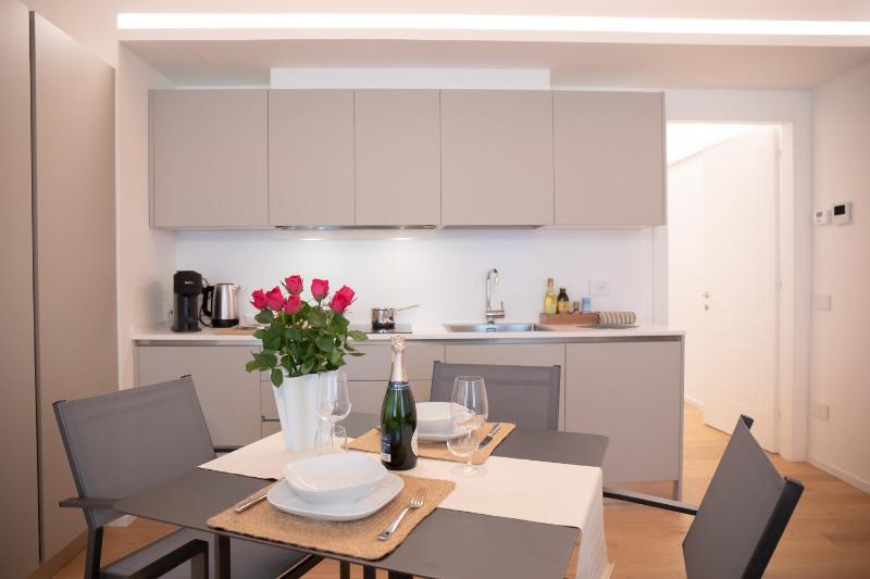 Romantic White Apartment - 5 minutes from the lake - image 27