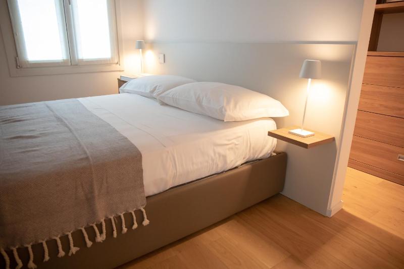 Romantic White Apartment - 5 minutes from the lake - image 21