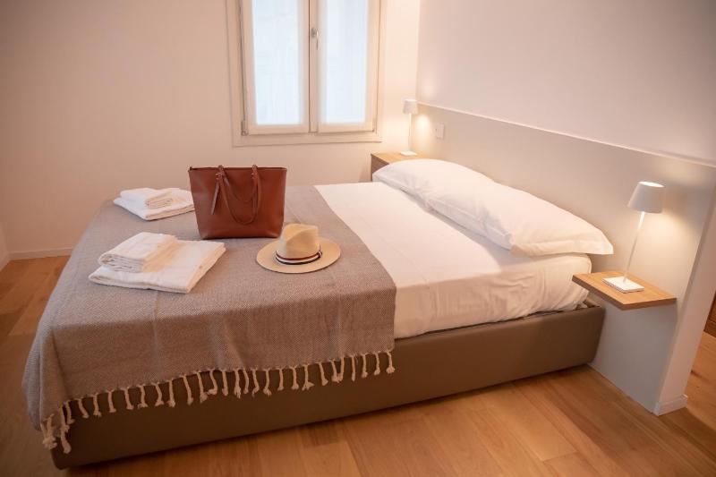 Romantic White Apartment - 5 minutes from the lake - image 18