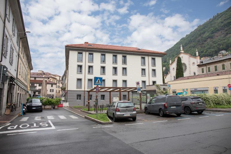 Stylish Grey Apartment - 5 minutes from the lake - image 13