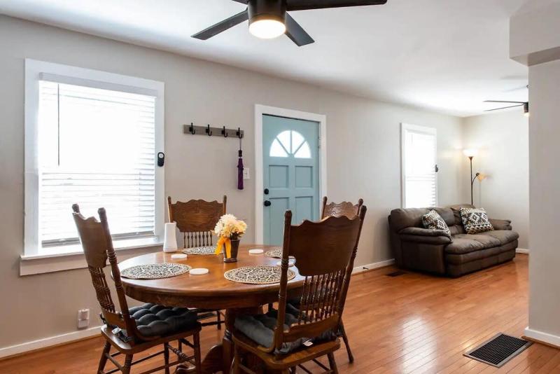 Charming home near Churchill Ds and Expo Center - image 34
