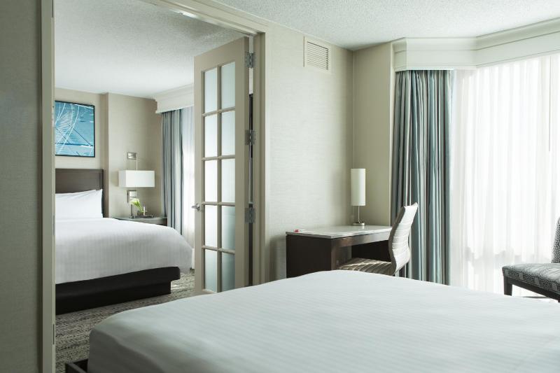 Two-Room King Suite with Murphy Bed image 3