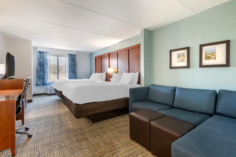 Queen Suite with Two Queen Beds image 3