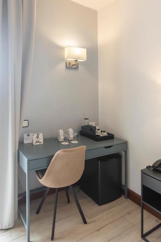 Double or Twin Room with Balcony image 3