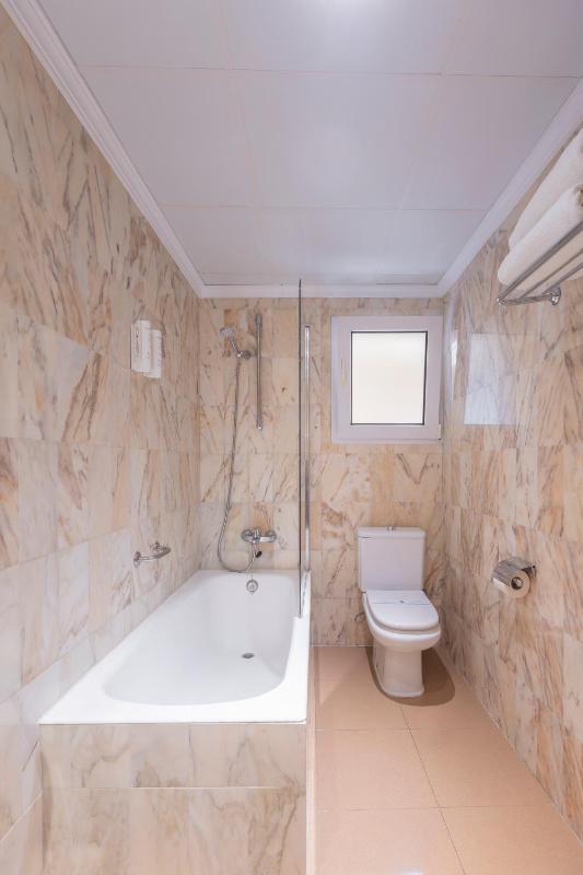 Standard Double Room image 4