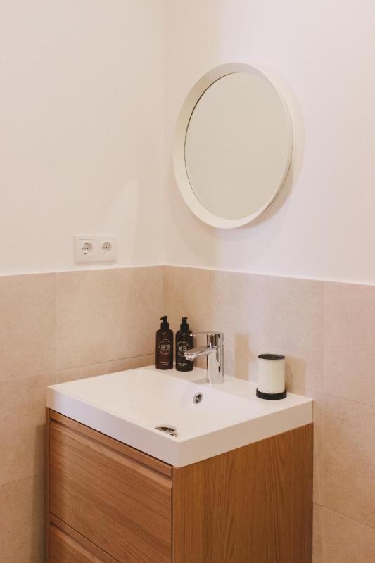 Deluxe Double or Twin Room with Balcony image 3