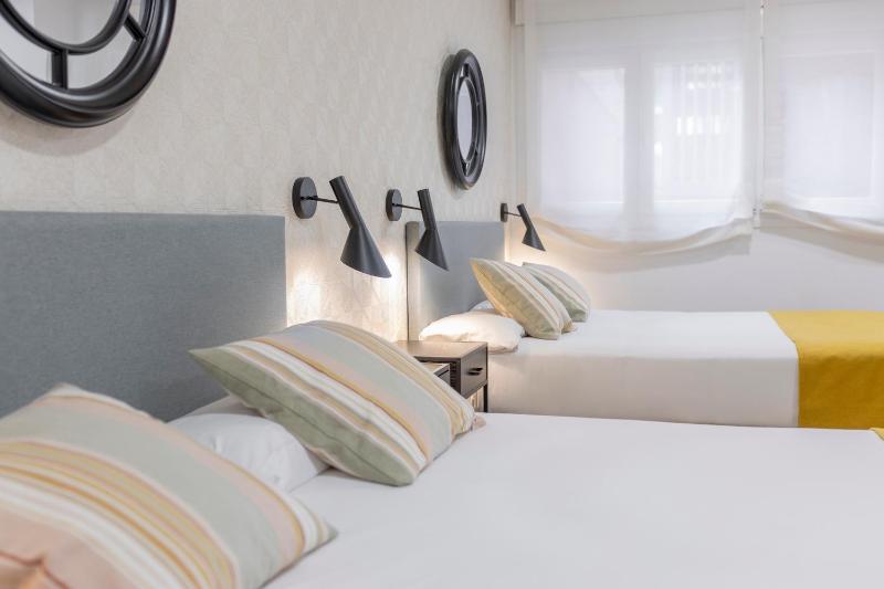 Family Room (2 Adults + 2 Children) image 4