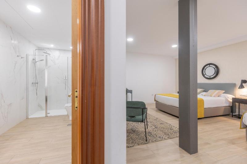 Family Room (2 Adults + 2 Children) image 2