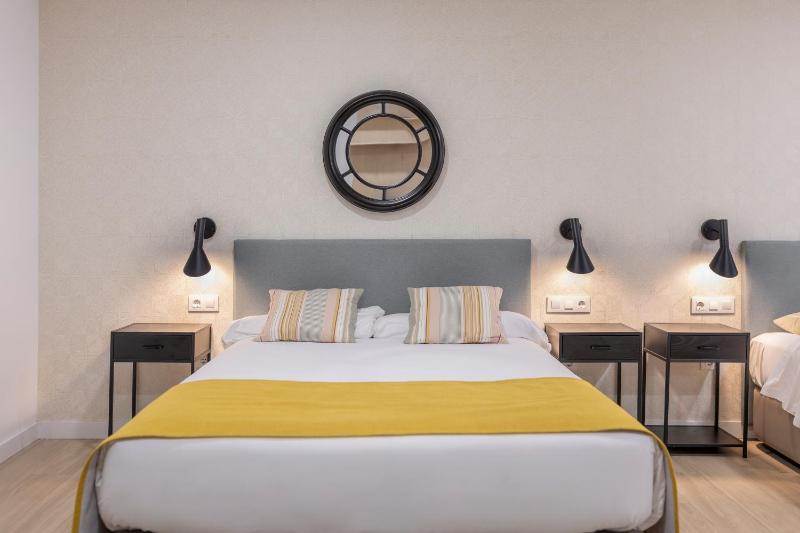 Family Room (2 Adults + 2 Children) image 1