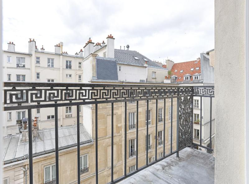 Double Room with Balcony image 1