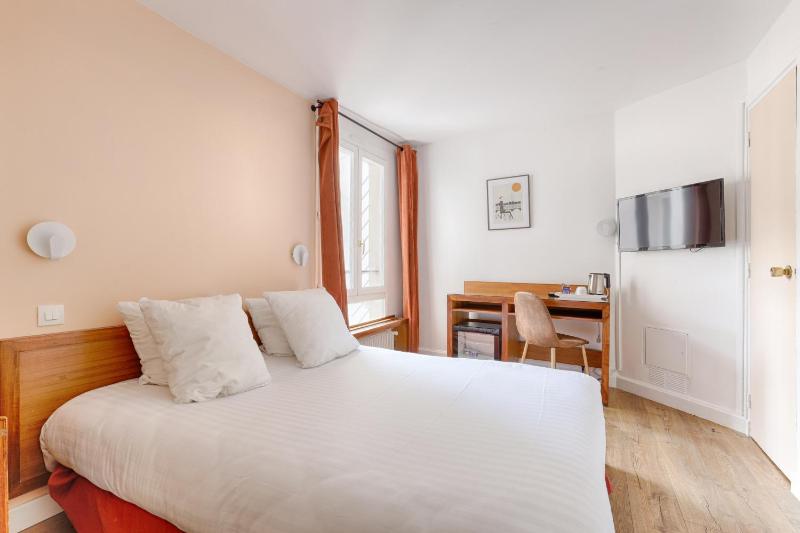 Double Room image 3