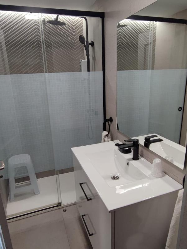 Double Room with Balcony and Sea View image 3