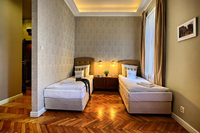 Apartment with Twin Beds image 3