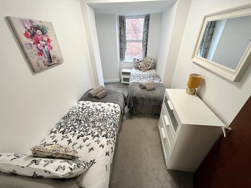 Luxurious Two-Bedroom Apartment with Sea View image 3