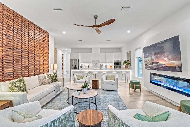 Tamiami Vice - Luxury Siesta Key Home with Heated Pool & Prime Location – Book Your Escape Today! - image 6