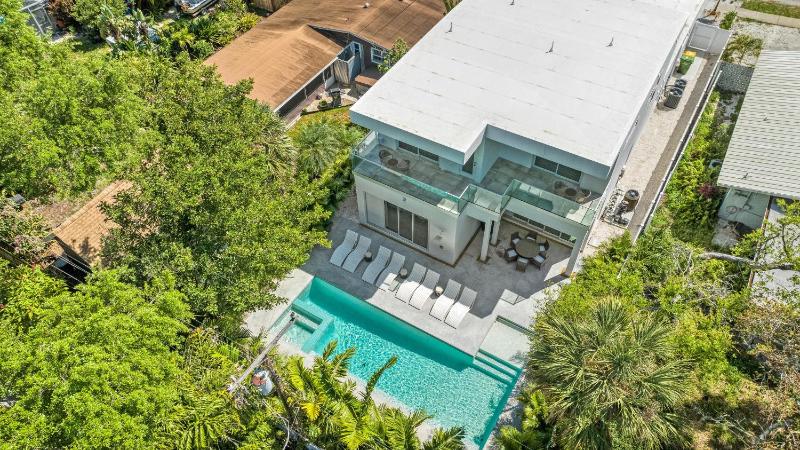 Tamiami Vice - Luxury Siesta Key Home with Heated Pool & Prime Location – Book Your Escape Today! - image 41