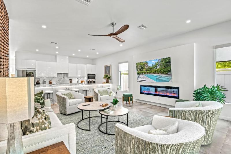 Tamiami Vice - Luxury Siesta Key Home with Heated Pool & Prime Location – Book Your Escape Today! - image 13