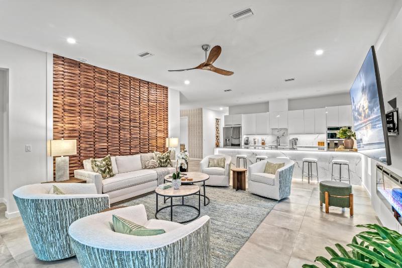 Tamiami Vice - Luxury Siesta Key Home with Heated Pool & Prime Location – Book Your Escape Today! - image 44