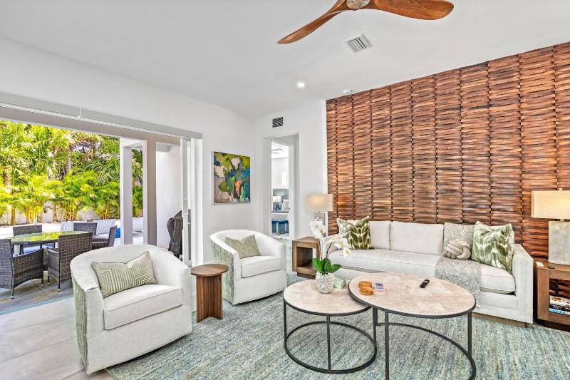 Tamiami Vice - Luxury Siesta Key Home with Heated Pool & Prime Location – Book Your Escape Today! - image 32