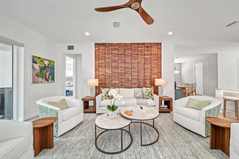 Tamiami Vice - Luxury Siesta Key Home with Heated Pool & Prime Location – Book Your Escape Today! - image 20