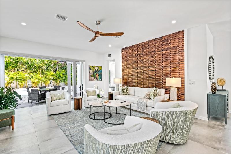 Tamiami Vice - Luxury Siesta Key Home with Heated Pool & Prime Location – Book Your Escape Today! - image 39