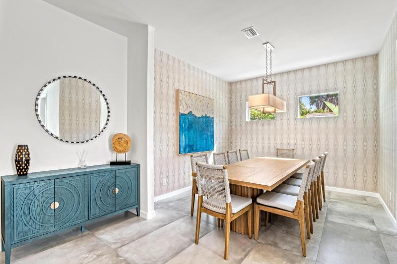 Tamiami Vice - Luxury Siesta Key Home with Heated Pool & Prime Location – Book Your Escape Today! - image 25