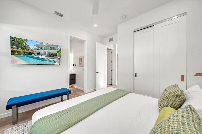 Tamiami Vice - Luxury Siesta Key Home with Heated Pool & Prime Location – Book Your Escape Today! - image 36