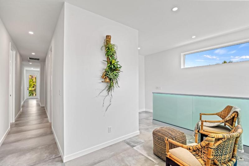 Tamiami Vice - Luxury Siesta Key Home with Heated Pool & Prime Location – Book Your Escape Today! - image 31