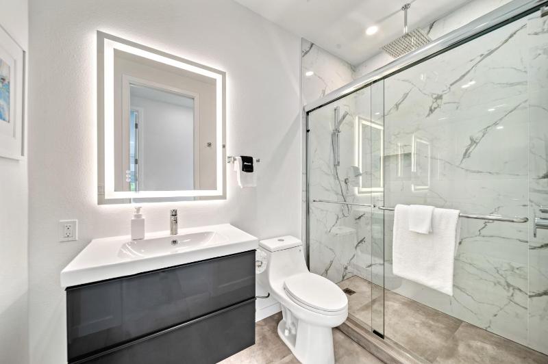 Tamiami Vice - Luxury Siesta Key Home with Heated Pool & Prime Location – Book Your Escape Today! - image 43