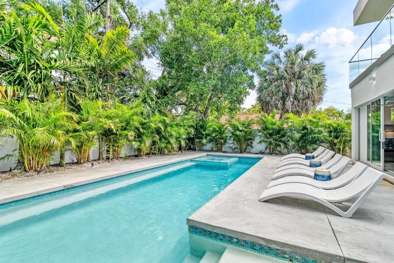 Tamiami Vice - Luxury Siesta Key Home with Heated Pool & Prime Location – Book Your Escape Today! - image 34