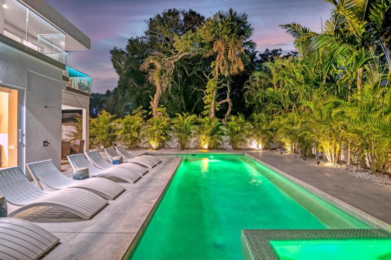 Tamiami Vice - Luxury Siesta Key Home with Heated Pool & Prime Location – Book Your Escape Today! - image 21