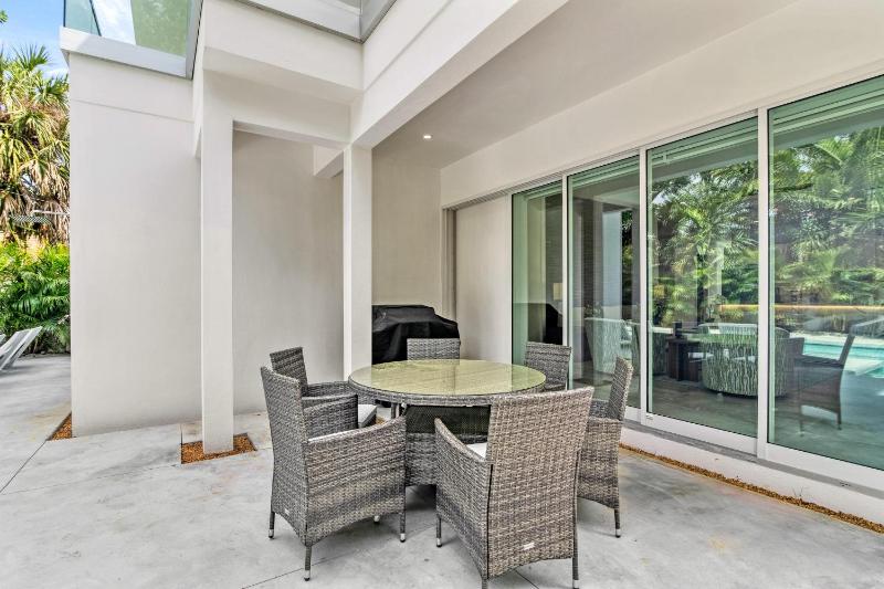 Tamiami Vice - Luxury Siesta Key Home with Heated Pool & Prime Location – Book Your Escape Today! - image 27