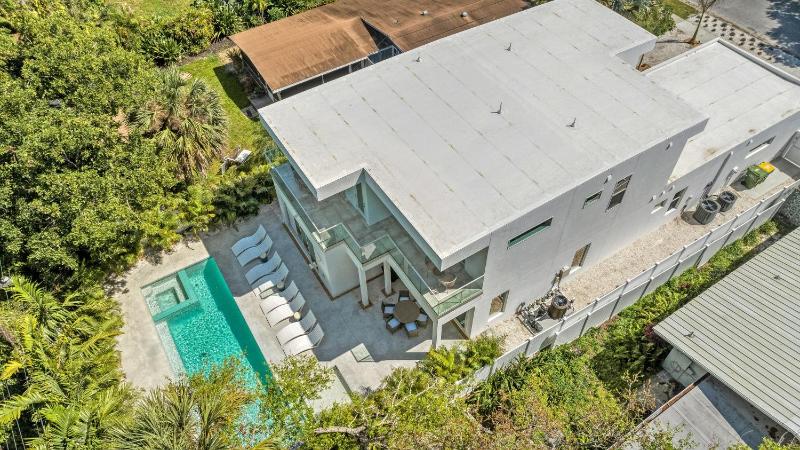 Tamiami Vice - Luxury Siesta Key Home with Heated Pool & Prime Location – Book Your Escape Today! - image 26