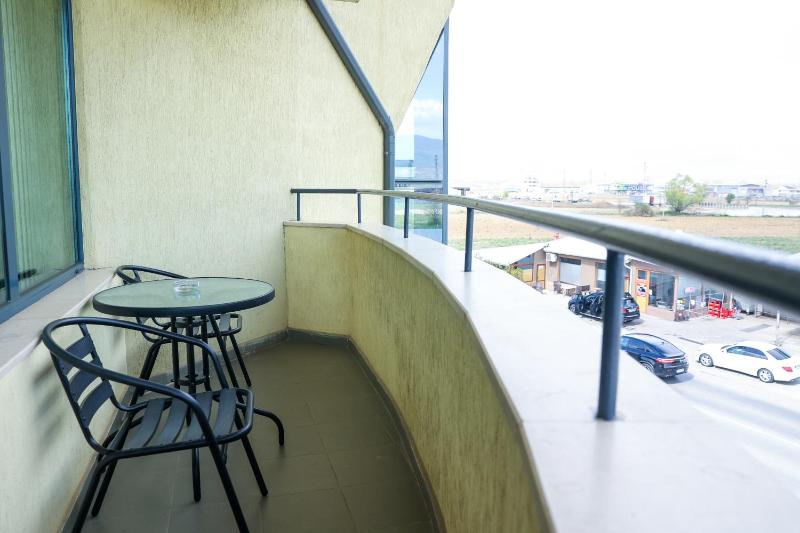 Deluxe Double Room with Balcony image 3